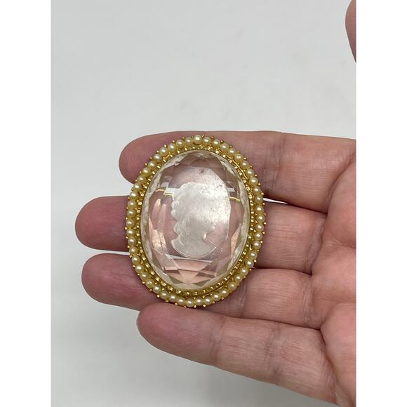 Vintage Micro Pearl & Lucite Etched Clear Cameo Gold Brooch - Picture 10 of 10